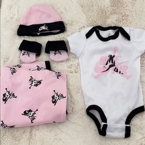 Nike infant sets 0-6 months baby girl